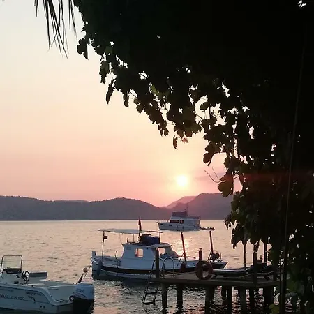 Bozburun & Restaurant بيت ضيافة